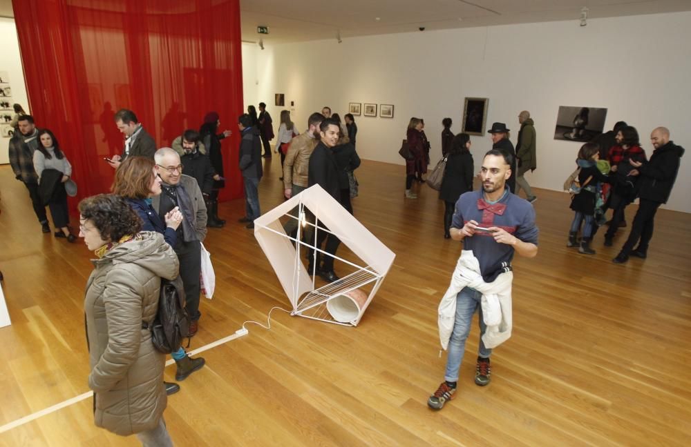 La nueva propuesta del museo vigués revisa las prácticas feministas en Galicia a través de la obra de cincuenta artistas