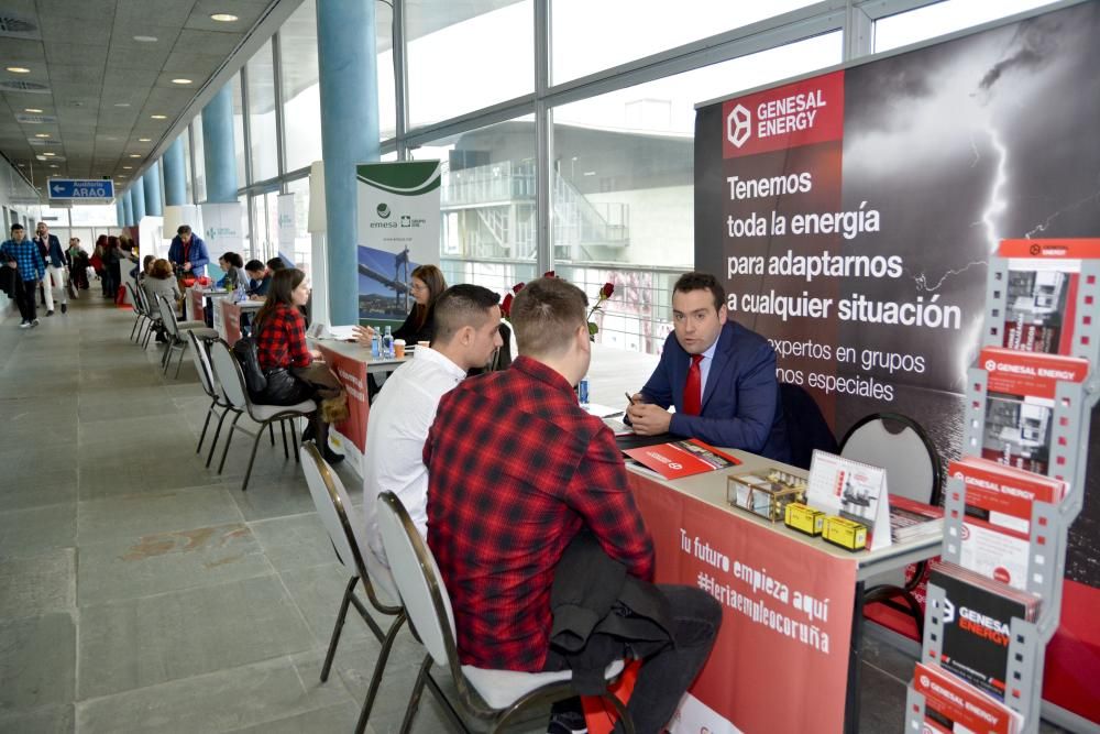 La II Feria de Empleo de A Coruña, organizada por la Cámara de Comercio, pretende potenciar el acercamiento entre empresas y jóvenes de entre 16 y 29 años que desean incorporarse al mercado laboral.