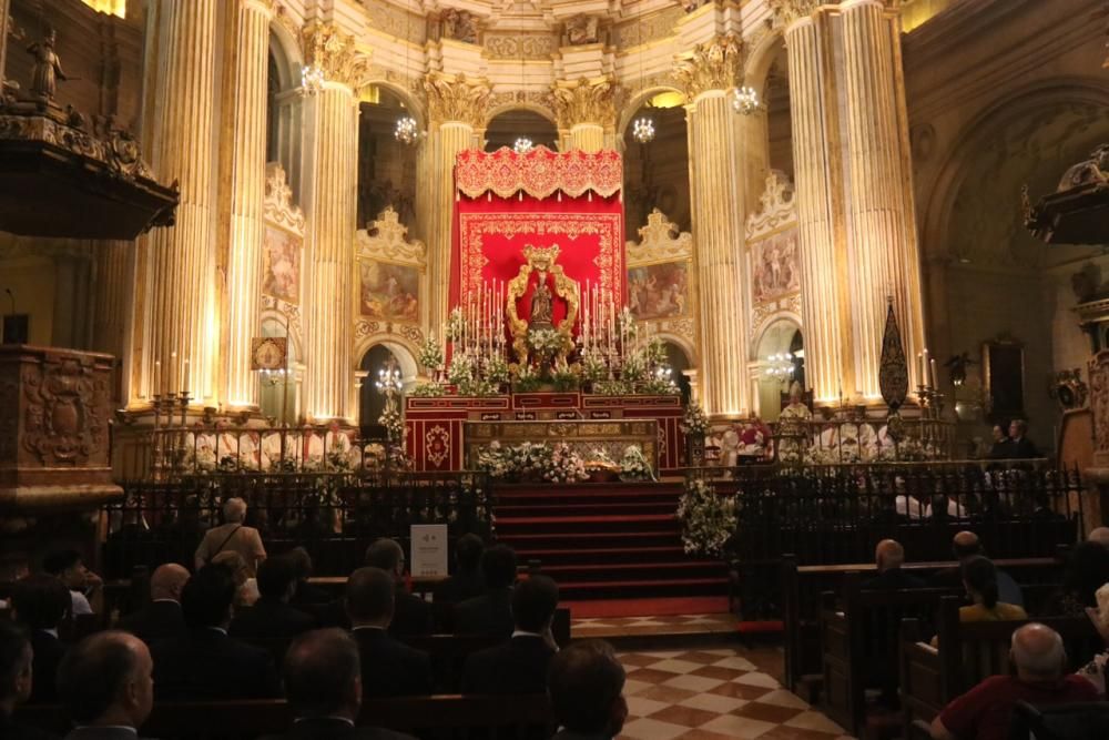 Ofrenda floral a la Virgen de la Victoria