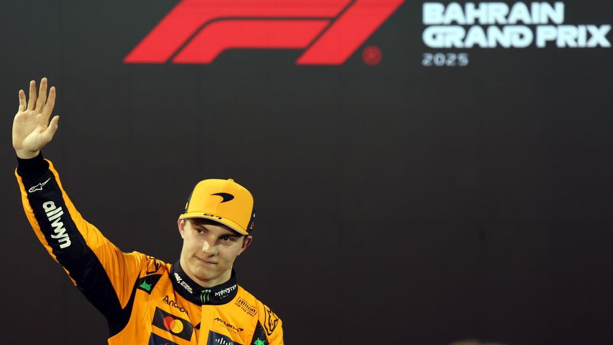 El australiano Oscar Piastri, de McLaren, celebra su triunfo en Bahréin.