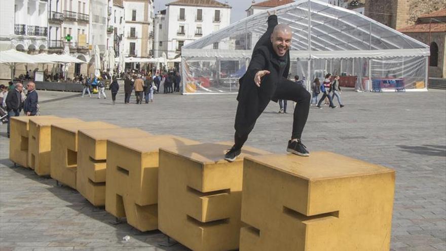 JC Corrales: «Fíjate si hay carnaval que hasta nos disfrazamos en Semana Santa y Womad»