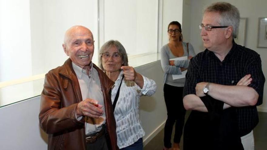 El pintor Josep Beulas, el dia que va inaugurar a Santa Coloma la Casa de la Paraula amb la seva obra.