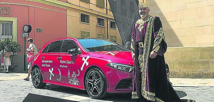 Moros y Cristianos se suben a los nuevos Mercedes