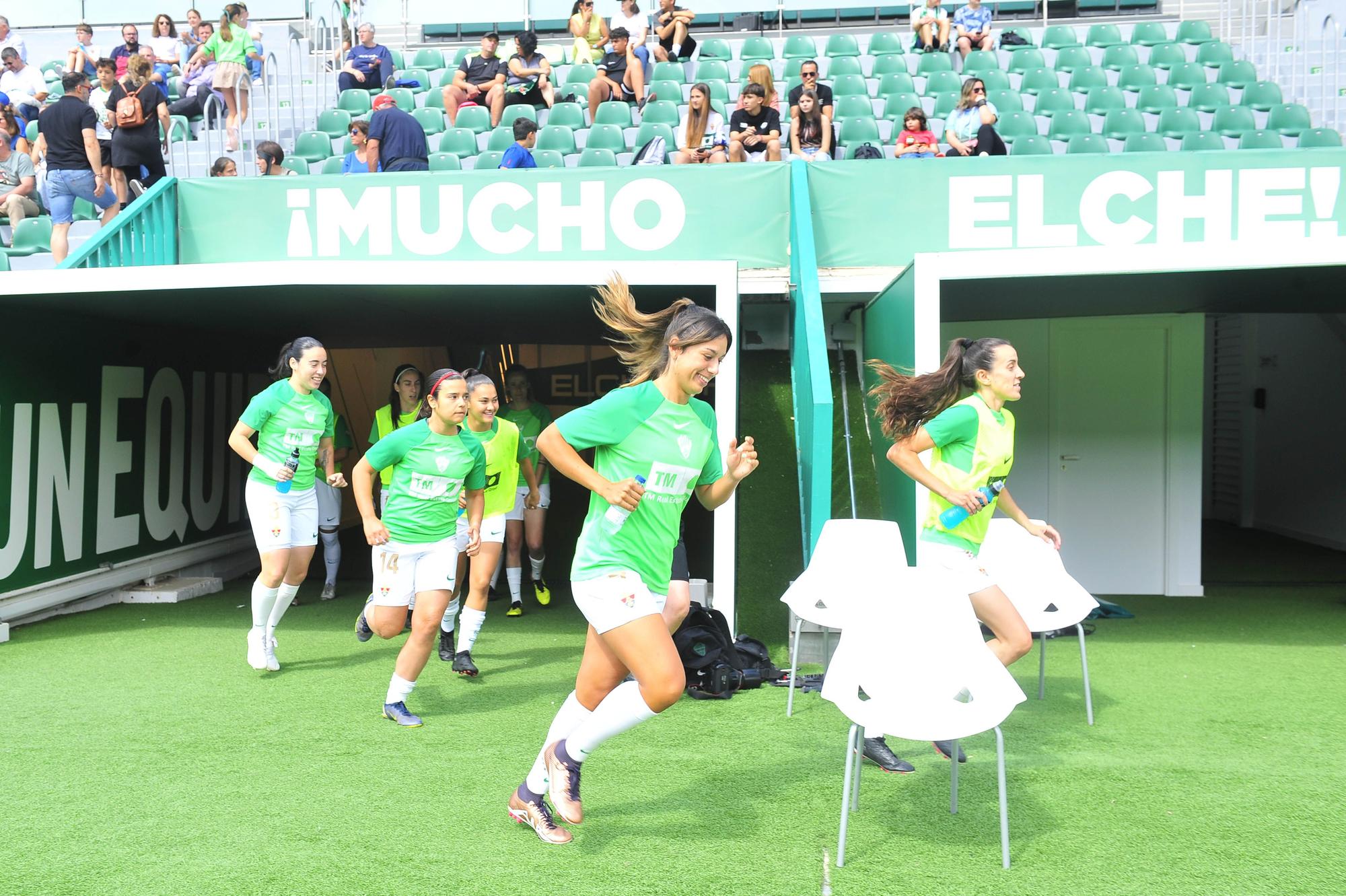 El Elche Femenino celebra su ascenso a Segunda RFEF jugando en el Martínez Valero