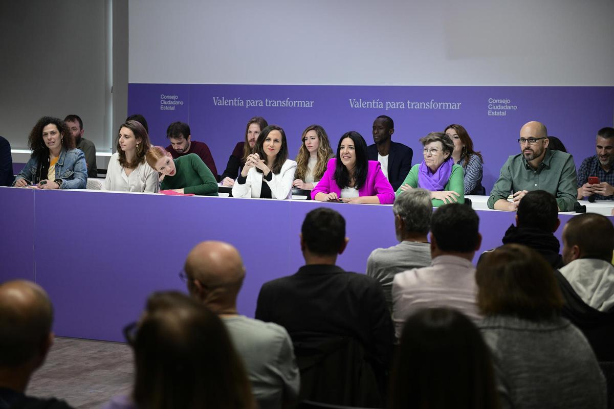 Lucía Muñoz, Lilith Verstrynge, Ione Belarra, Idoia Villanueva, Antonia Jover y Nacho Álvarez durante el Consejo Ciudadano Estatal. . 