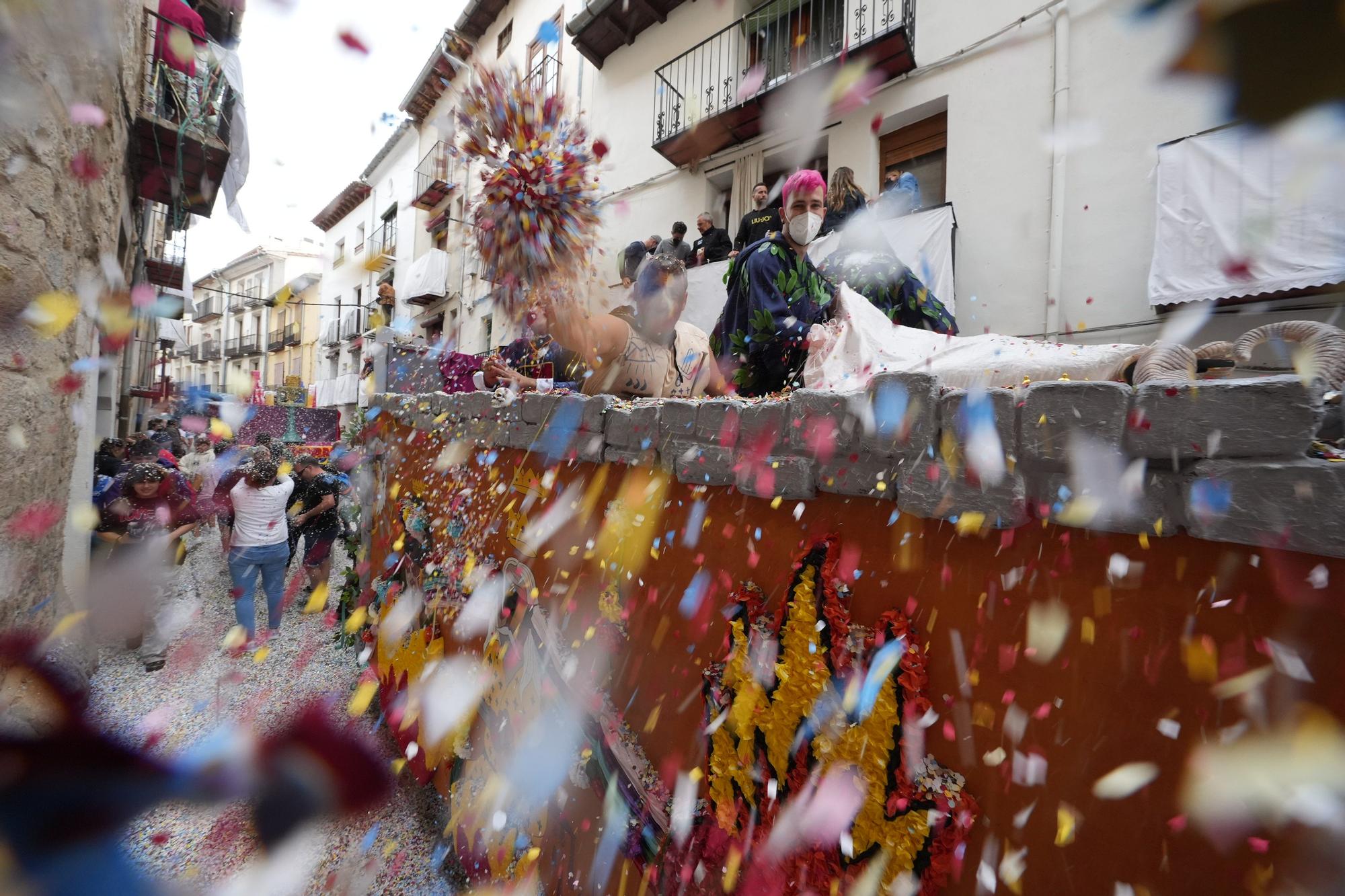 Búscate en el desfile de carrozas y disfraces de l'Anunci de Morella