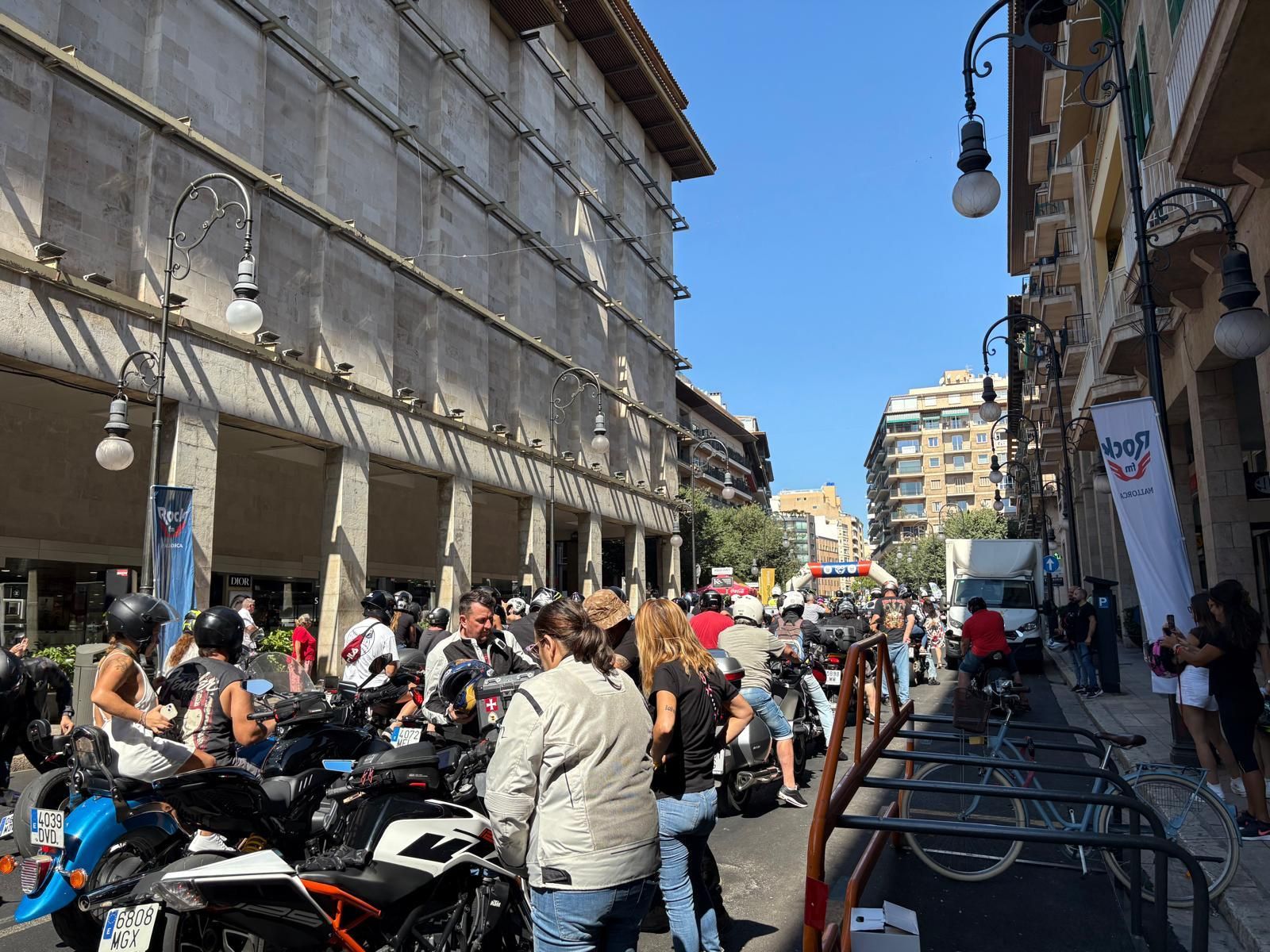 Más de 2.000 moteros participan en la MotoRock FM de Mallorca