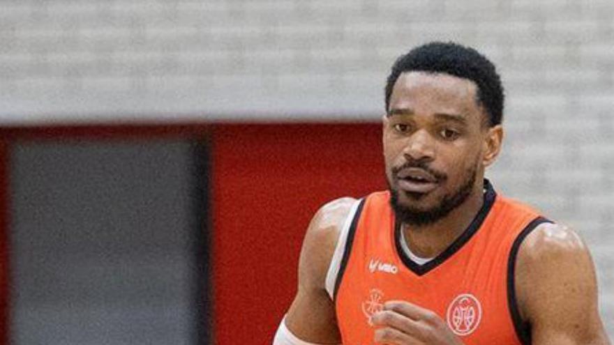 Tavin Pierre.  | BIELE ISB