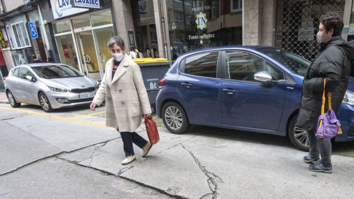 Baches en la calzada.   | // CASTELEIRO/ROLLER AGENCIA