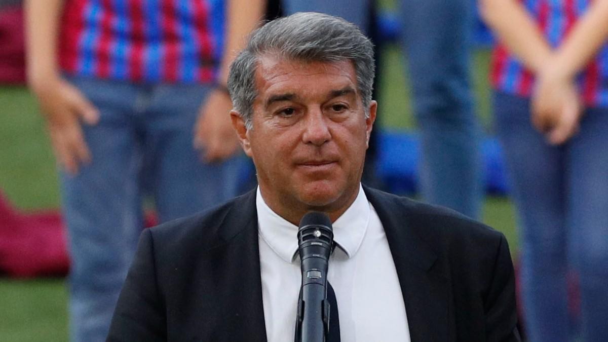 Laporta: "La camiseta está inspirada en el escudo y en el 'Més que un Club'"