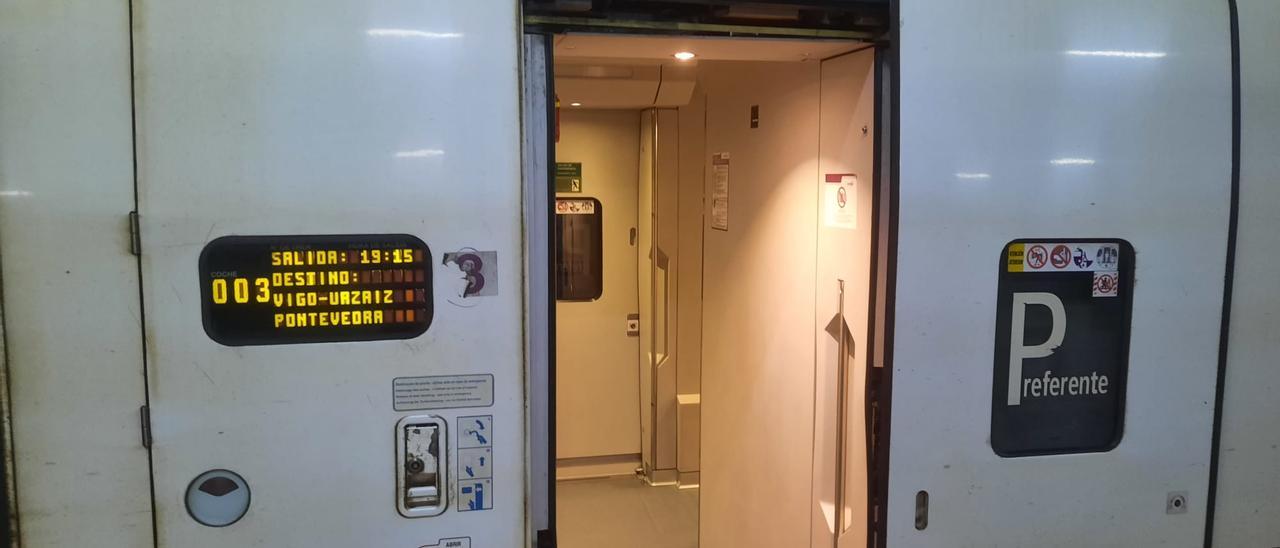 Un vagón de un Alvia de Renfe con destino Vigo-Urzáiz