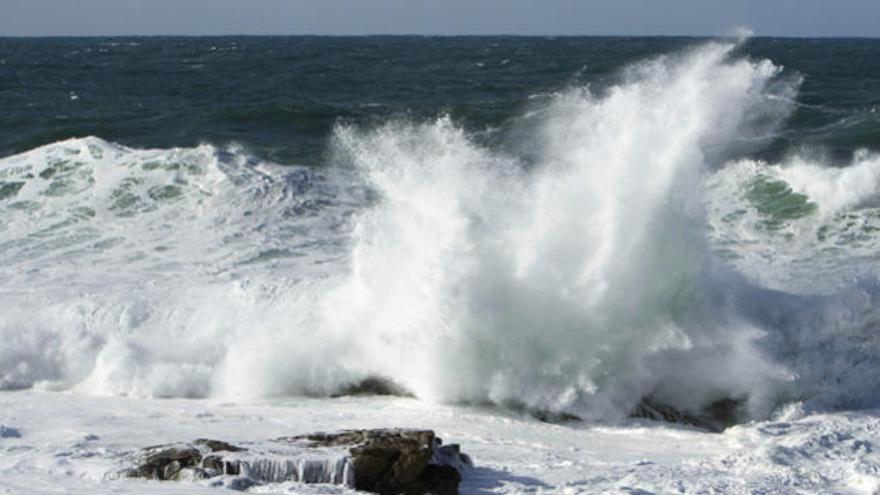 Una de las olas registradas en Cabo Silleiro estos días // Salvador Sas