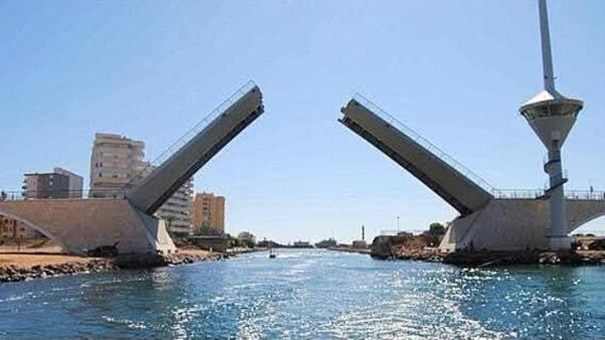Reabierto el puente de El Estacio tras solucionarse la avería que sufrió el lunes