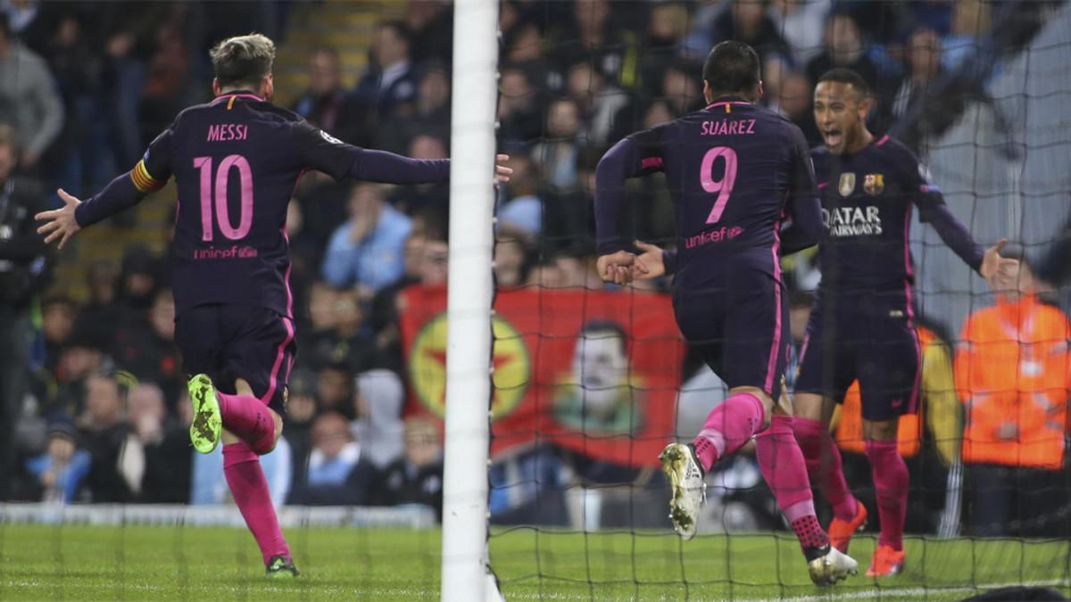 Leo Messi, Luis Suárez y Neymar Junior celebran un gol en el Manchester City - FC Barcelona