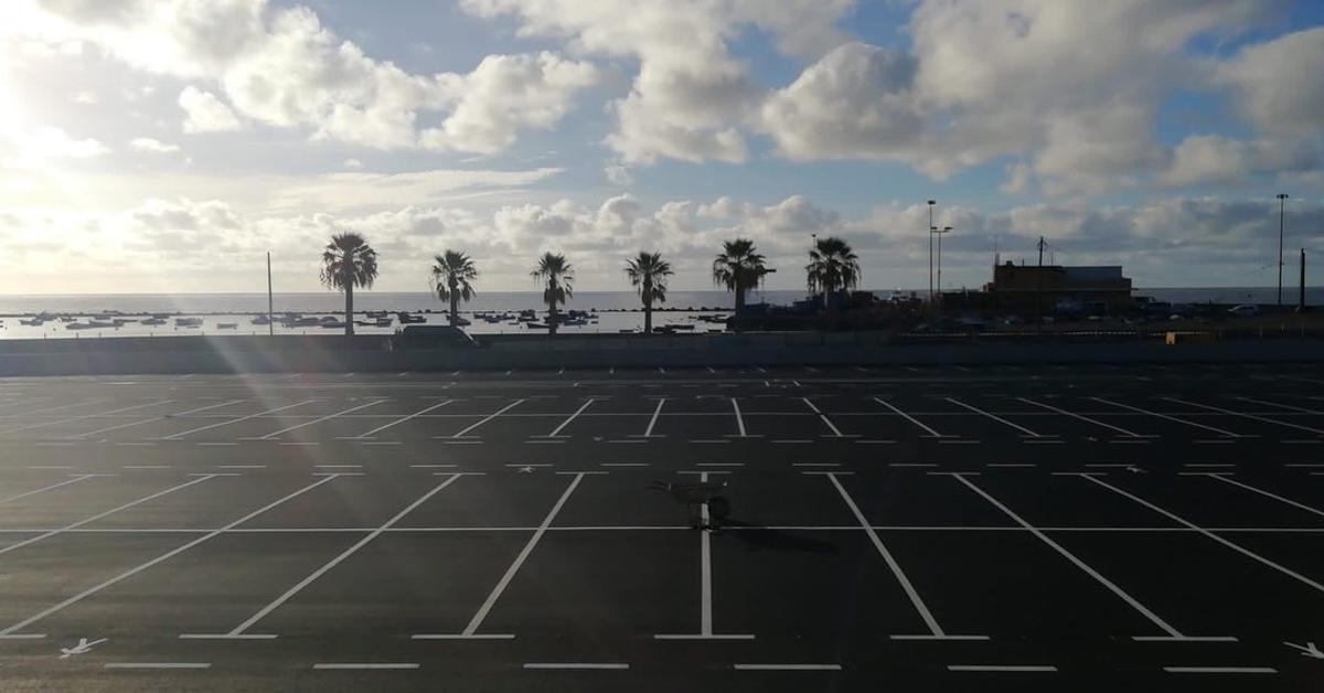 Algunas de las plazas habilitadas al inicio de Las Teresitas.