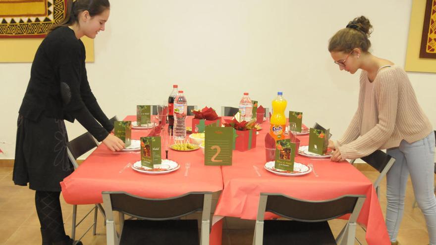 Imatge d&#039;arxiu dels preparatius d&#039;un dinar de Nadal solidari de Sant Egidi l&#039;any 2015