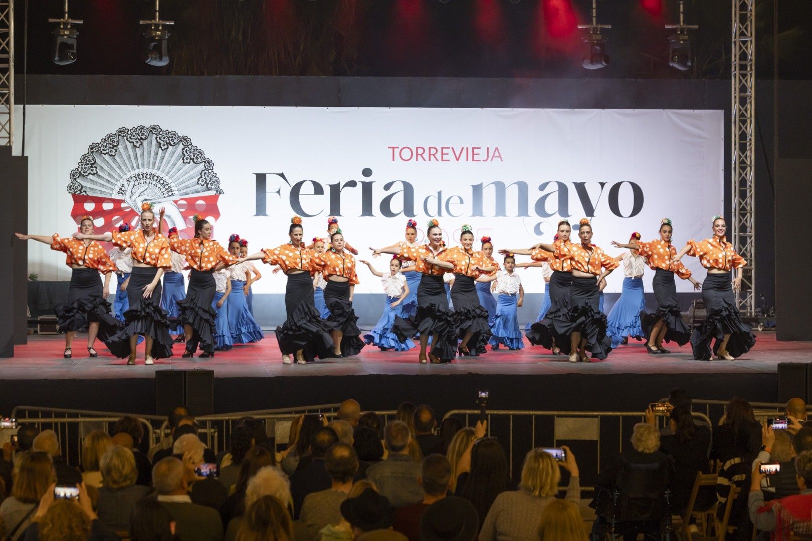 Por sevillanas en la Feria de Mayo de Torrevieja 2025