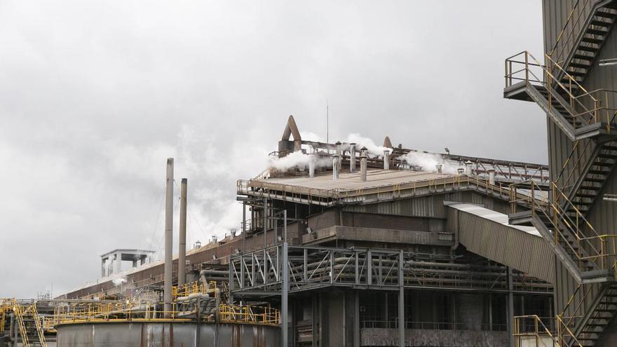 Asturiana de Zinc releva a sus mandos tras el ERE y prepara el nombramiento del nuevo director de fábrica