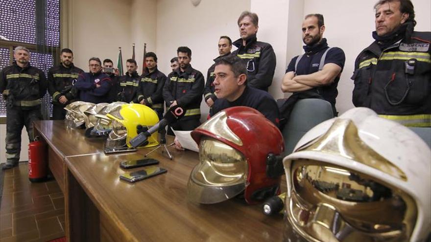 La falta de mandos en los bomberos reabre la espita del conflicto laboral