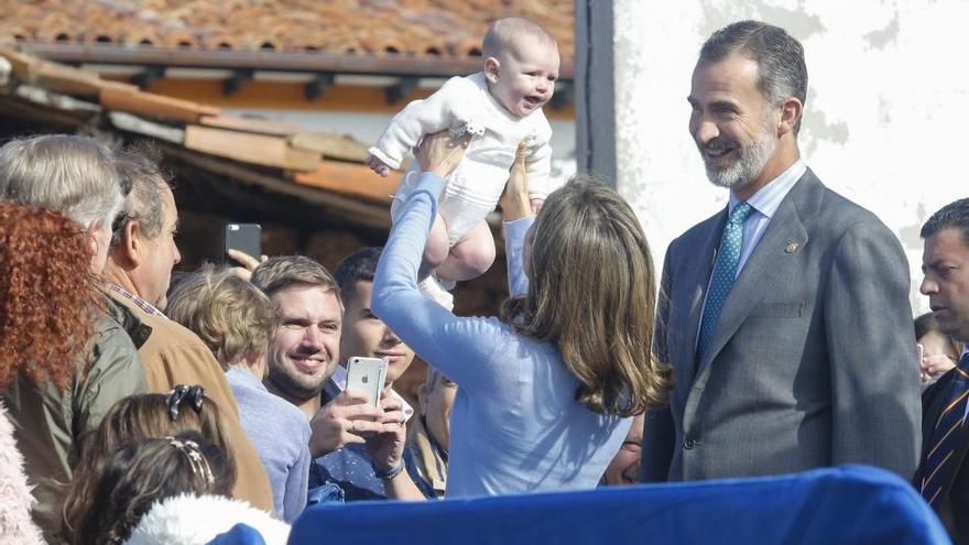 Los Reyes visitan Poreñu, Pueblo Ejemplar 2017