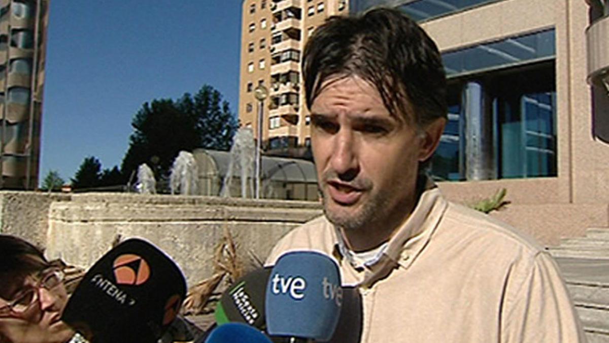 Carlos Ribagorda, el periodista que destapó el caso de los falsos paralímpicos, a la salida de la Audiencia de Madrid