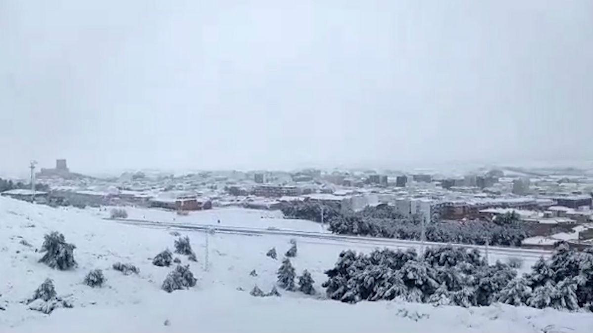 Las nevadas se han sucedido durante todo el día en varios puntos de la Península. 