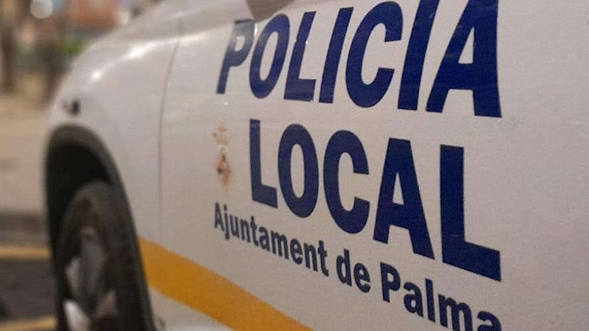 Un coche patrulla de la Policía Local de Palma.