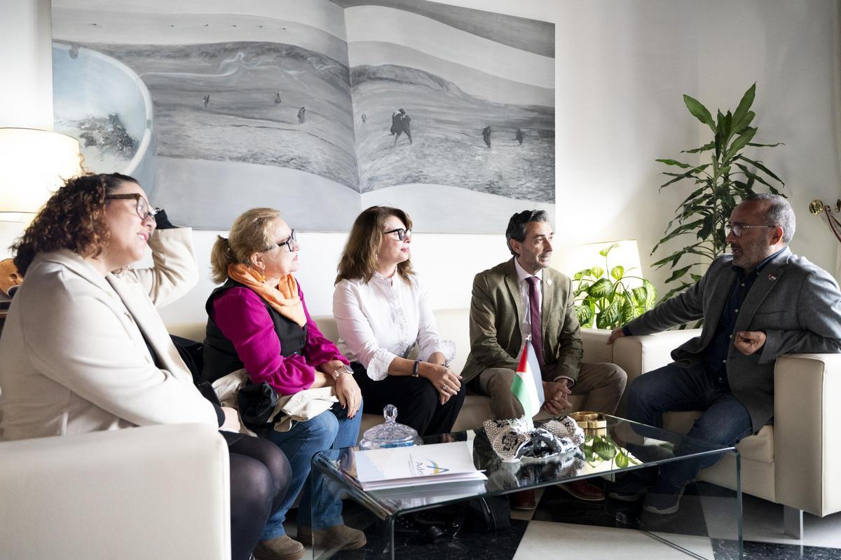 Imagen de la reunión con Miguel Ángel Morales.