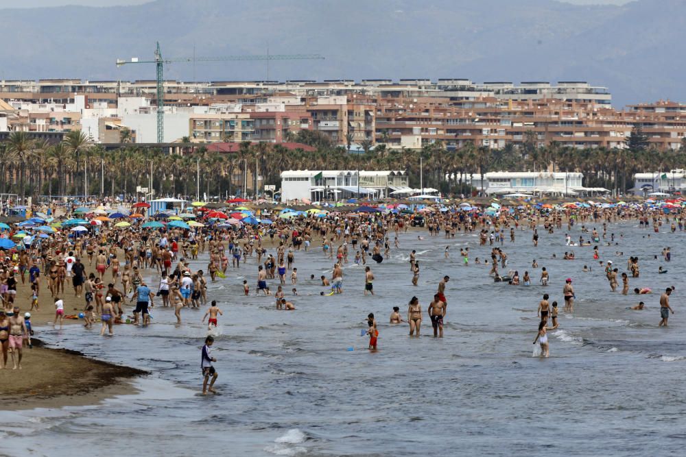 FOTOS: Playas de Valencia llenas en San Juan