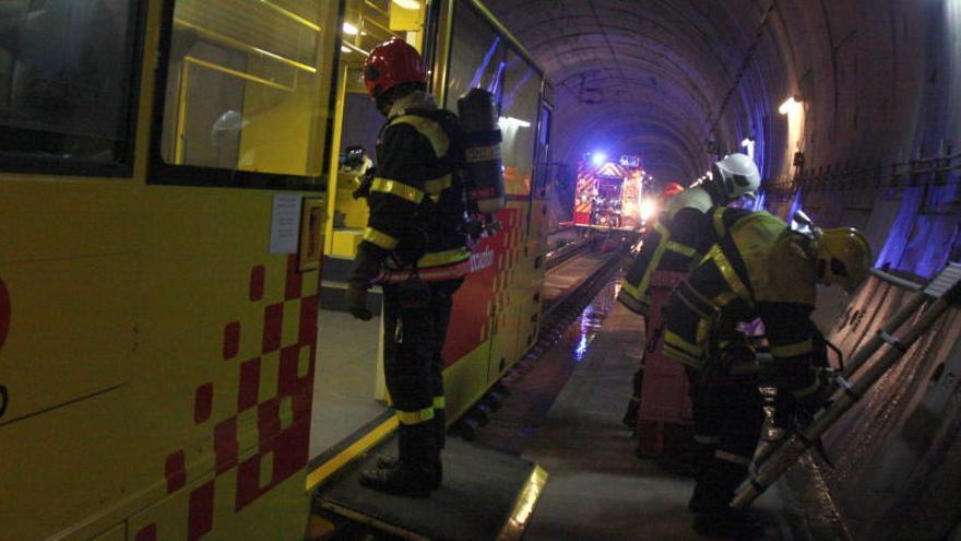 Un simulacre d&#039;accident realitzat recentment dins del túnel del Pertús.