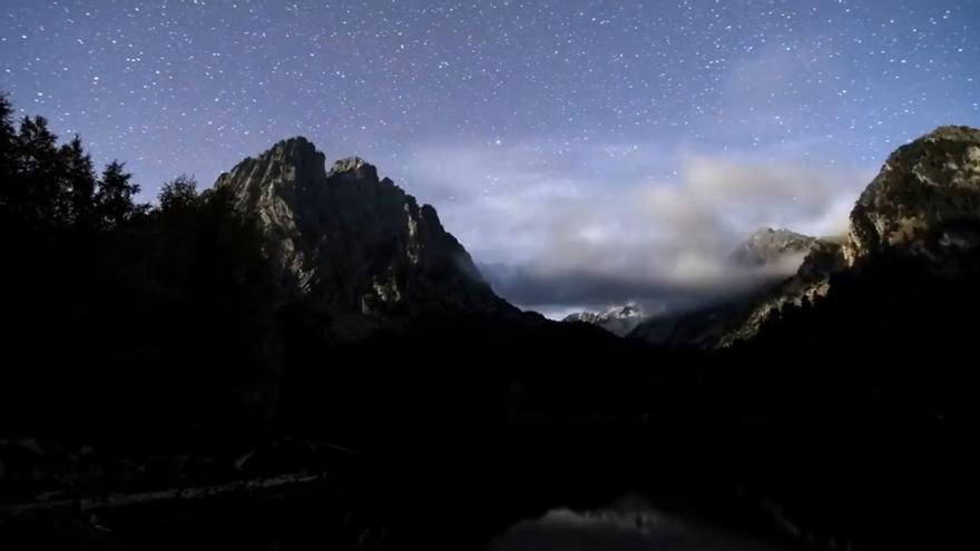 'Timelapse' del cielo nocturno del Parc Nacional d'Aigüestortes i Estany de Sant Maurici