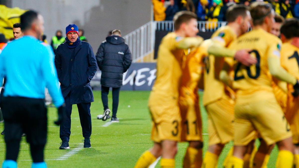 Mourinho, durante la humillación de la Roma en la Conference League