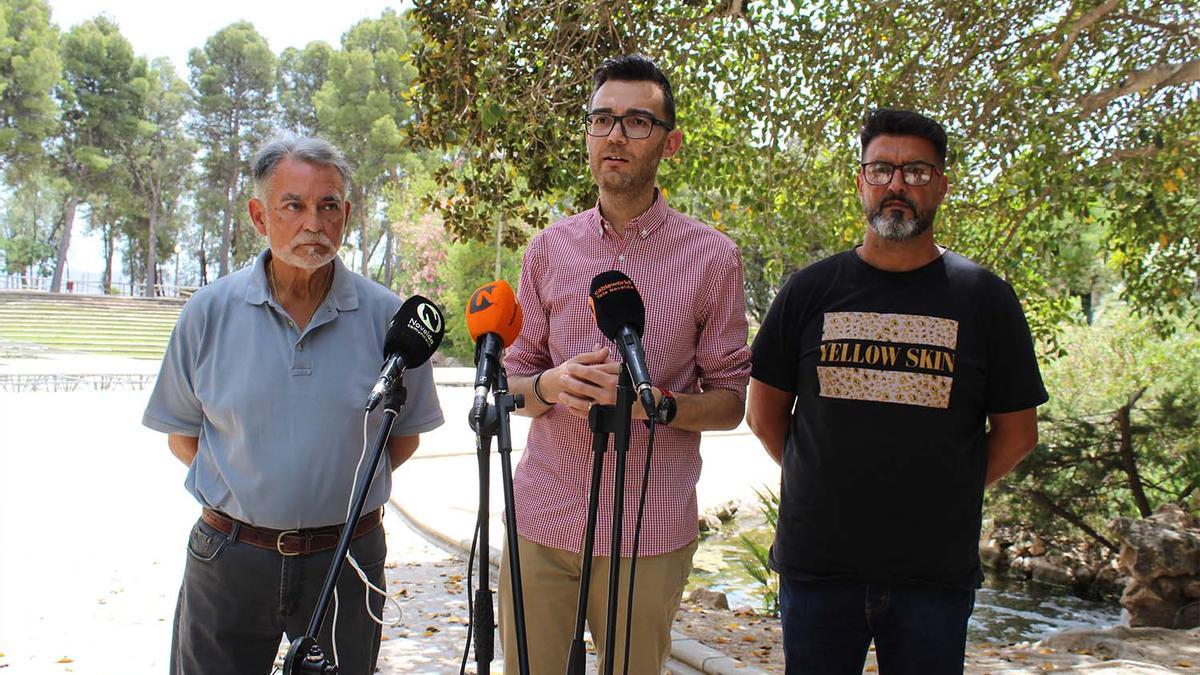 El empresario Antonio Ayala, el alcalde Fran Martínez y el concejal José María Chacón durante la presentación del acto en el Parque del Oeste.