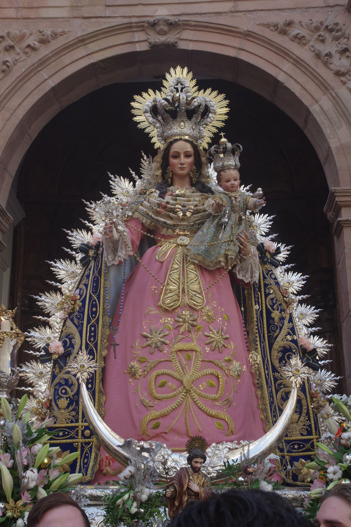 La Virgen de los Remedios inaugura con su rosario el Adviento en Málaga