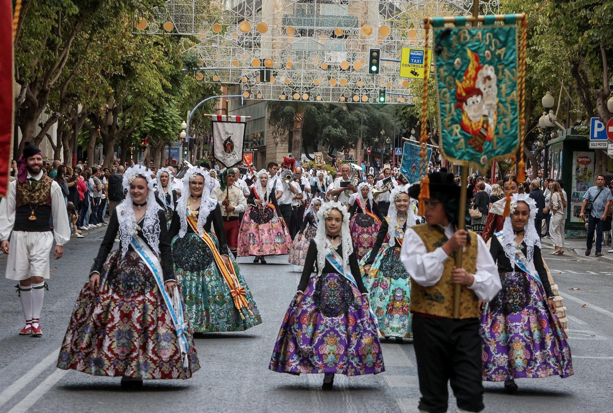 Resumen de los actos de inicio de las Hogueras 2024 ( Mascletà, Pasodoble, Homenaje Foguerers y Barraquers, desfile del Pregón y Pregón oficial )
