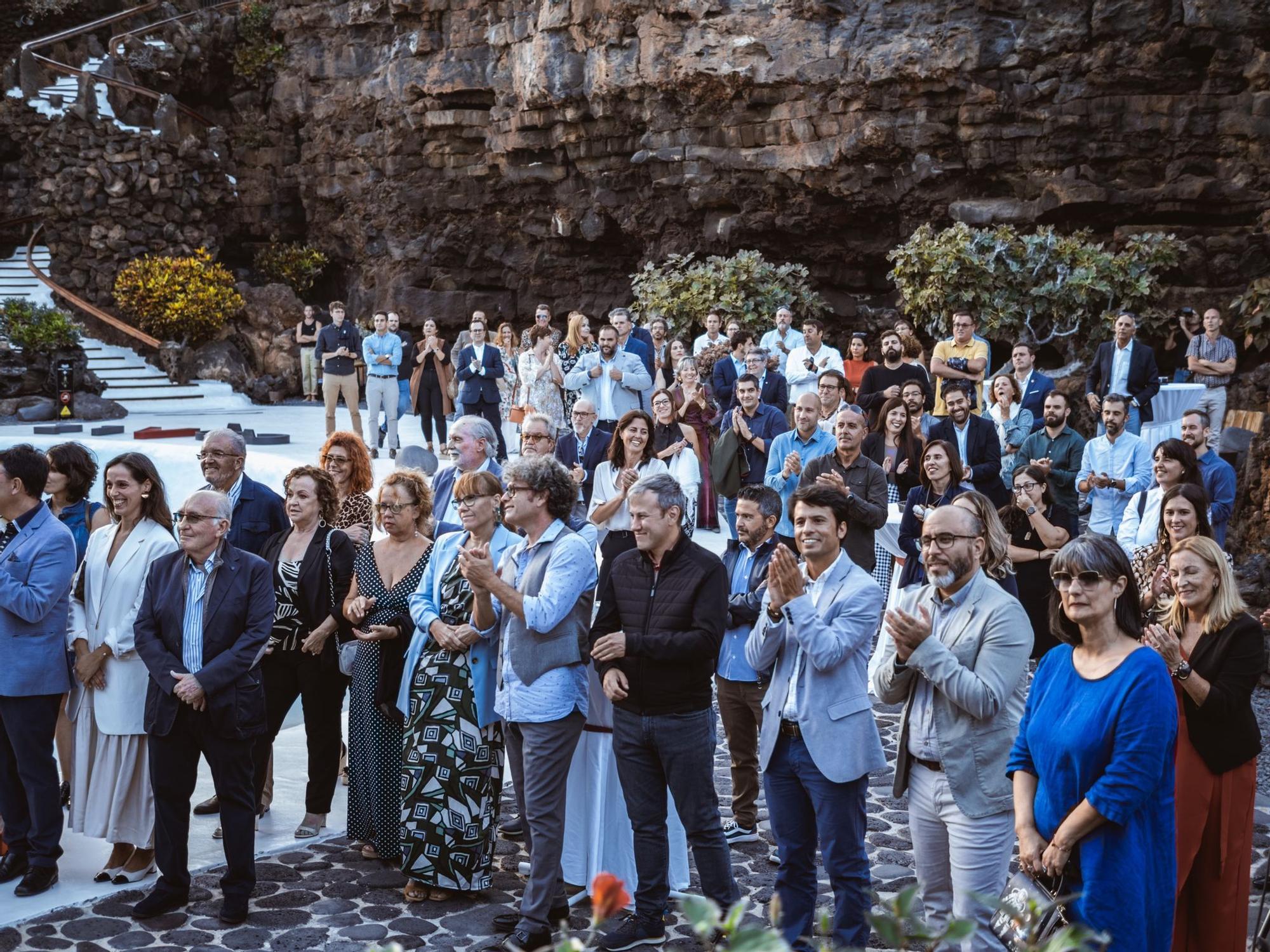 Autoridades y arquitectos durante el evento en Jameos del Agua.