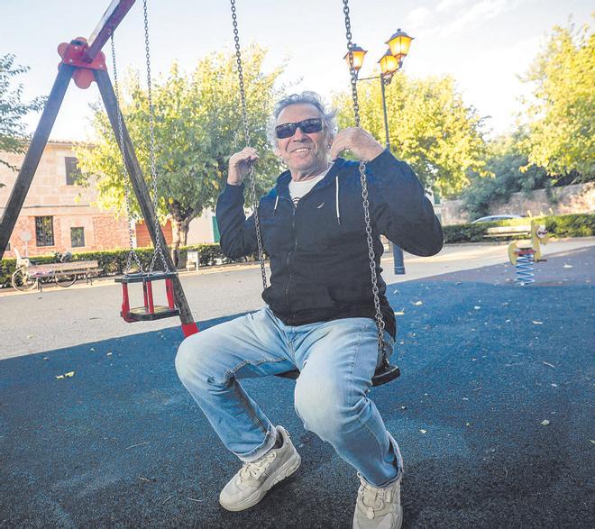 A pocos días de su concierto de despedida en Palma, Lorenzo Santamaría viaja a su infancia