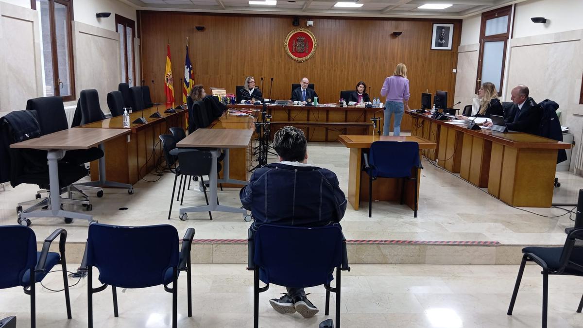 La acusada, hoy durante el juicio celebrado en la Audiencia Provincial de Palma.