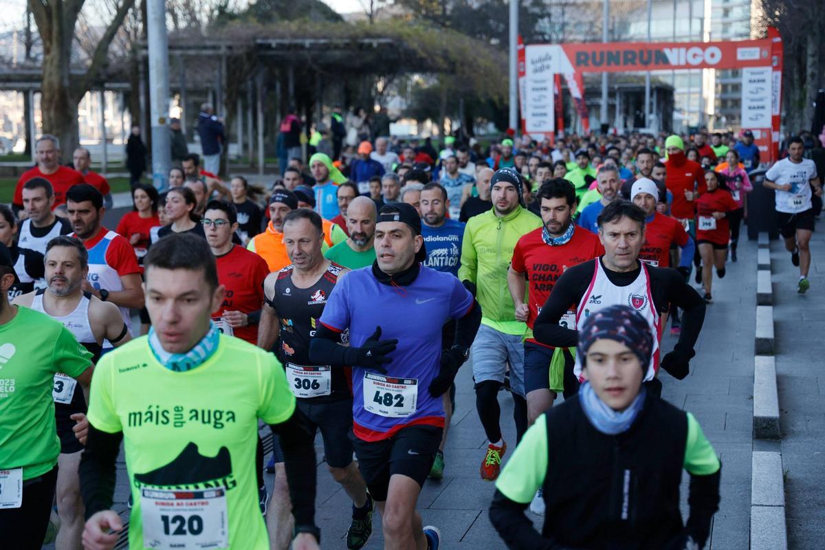 Pisadas de altura en Vigo: cientos de corredores suben O Castro