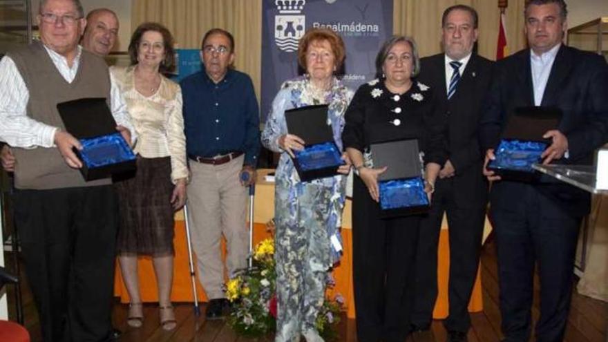 Conmemoración. El acto reunió a Enrique Bolín, Enrique Moya y Javier Carnero en el homenaje.