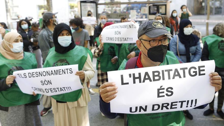 Protesta del PAH, en una imatge d’arxiu, per recordar que l’habitatge és un dret. | ANIOL RESCLOSA