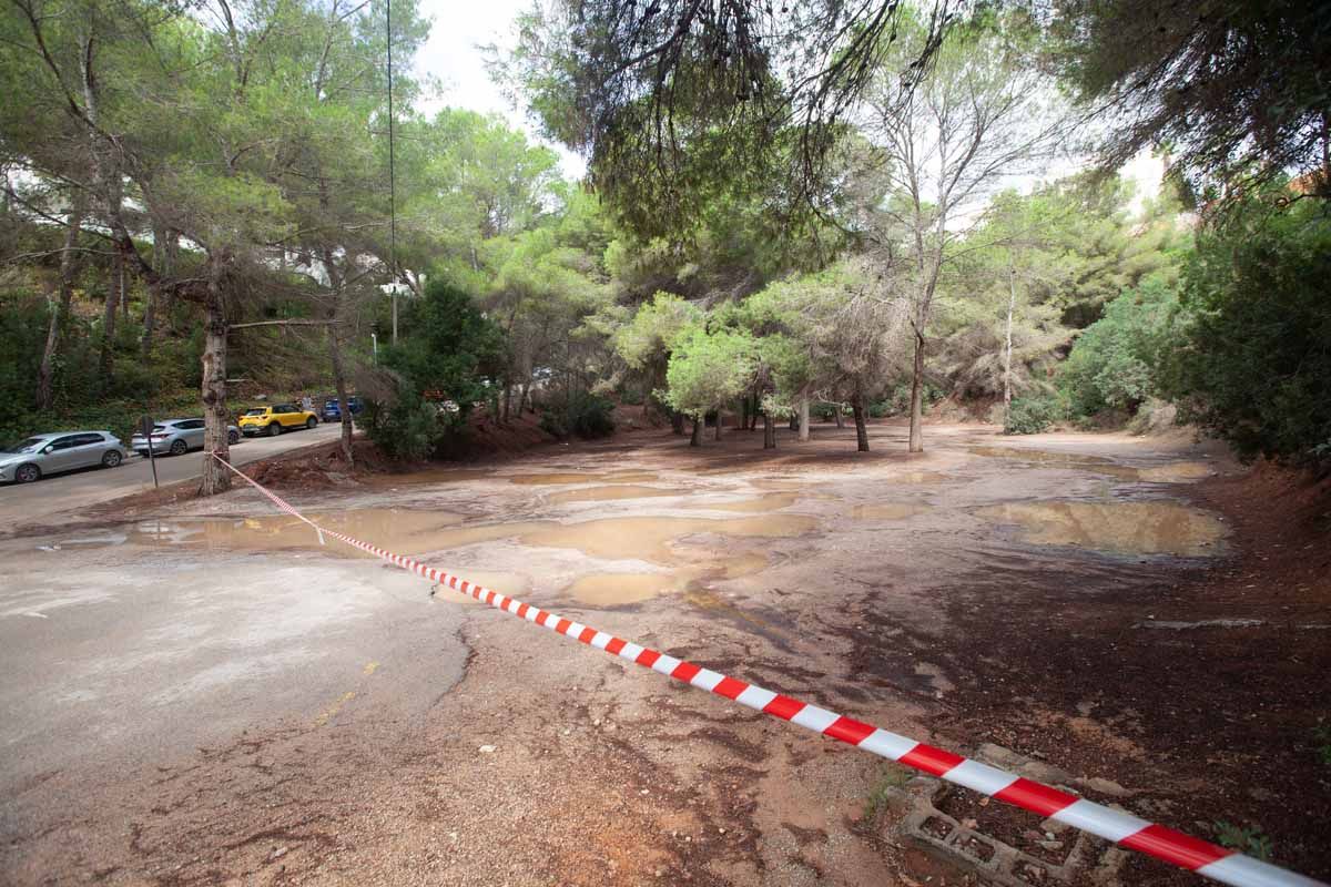 Las fuertes lluvias en Ibiza obligan a cerrar tres aparcamientos