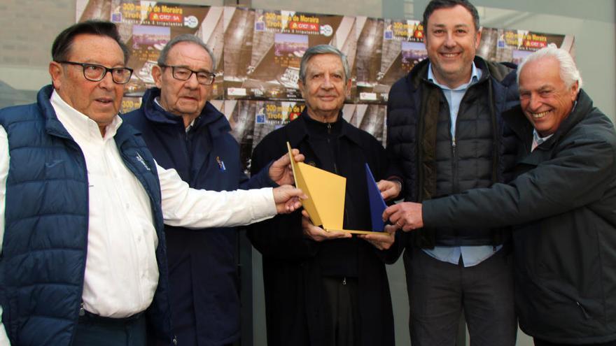 De izqda. a dcha. Rafel Xirivella (FVCV); Cosme Gutiérrez (CRDOVV); Armando Bañón (Presidente CN Moraira); Jesús Martí (Grefusa) y Ramón Marti (Comodor del CN Moraira).