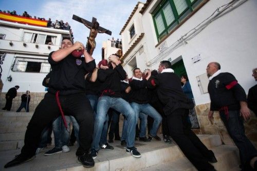 Alicante se vuelca con la procesión de Santa Cruz