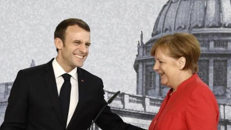 Macron i Merkel, abans de la roda de premsa.