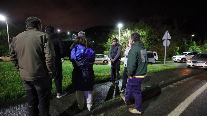 Hablan los testigos que se toparon con el parricida en Ribera de Arriba: &quot;Vino riéndose y me tiró la cabeza&quot;