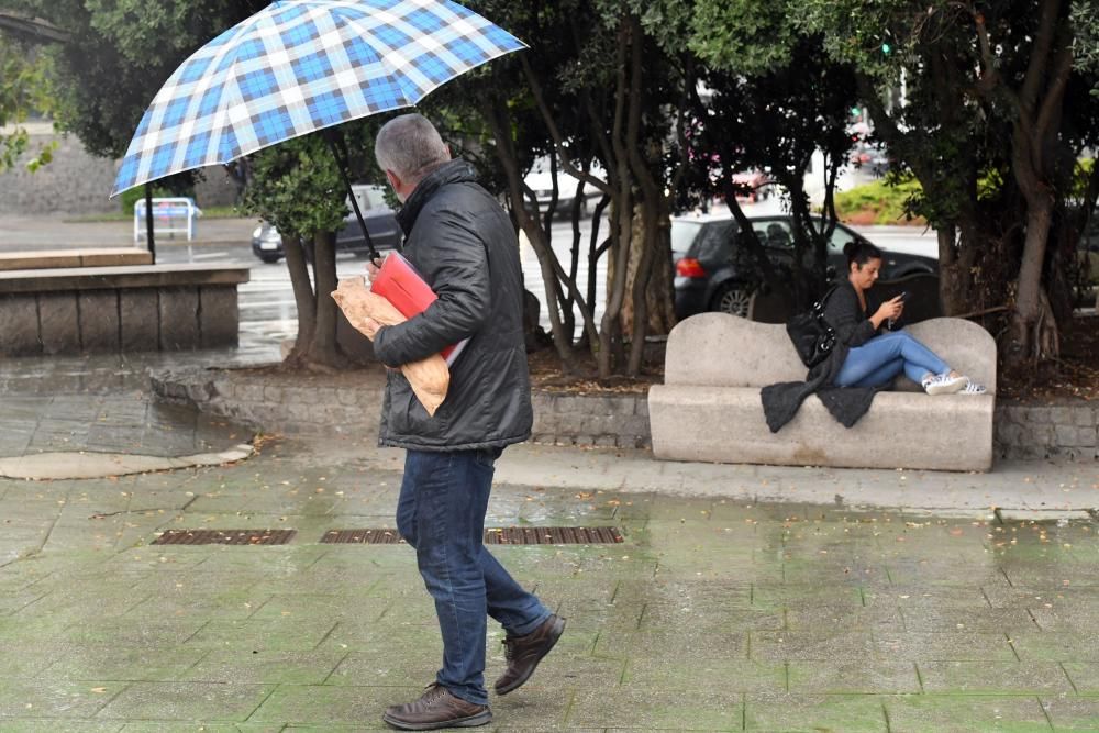 Viento y lluvia en A Coruña por la borrasca Miguel