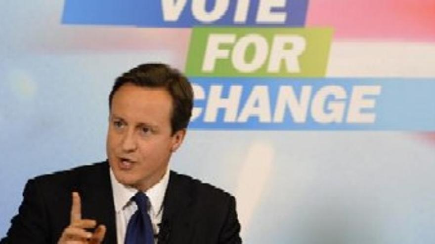Cameron pide elecciones generales inmediatas por el escándalo parlamentario