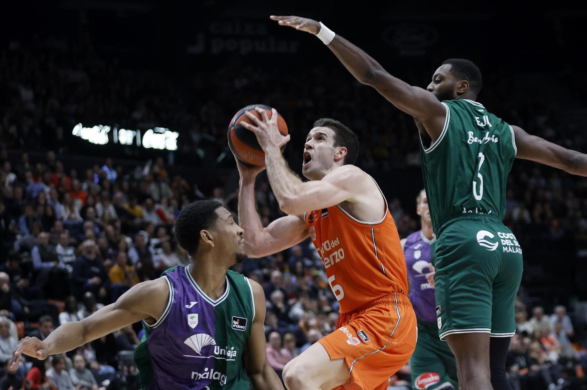 Ejim played a decisive role in defense and stopped Valencia's attackers.