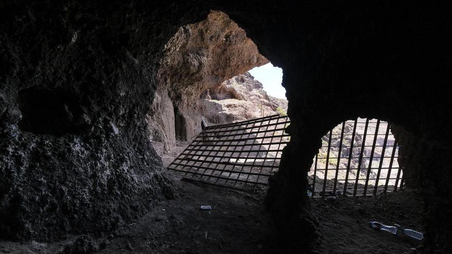 Cuevas de Los Canarios en El Confital